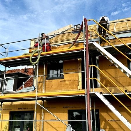 Einblasdämmung von außen über ein Gerüst