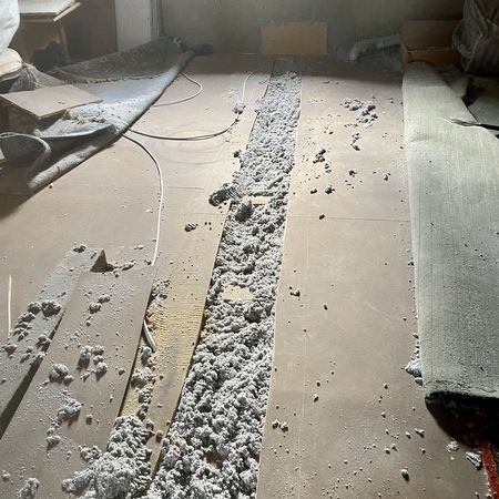 Einblasdämmung im Dachstuhl eines Hauses